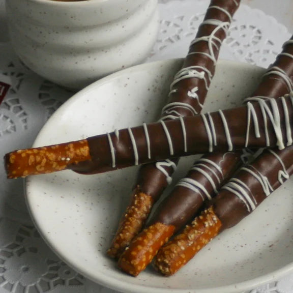 Chocolate Covered Pretzels (12) – CC Cakes